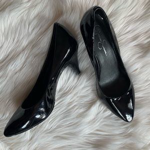 Black shiny /patent pumps